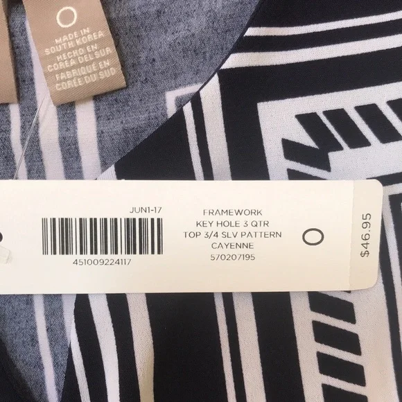 New! Chicos SZ 0 Cayenne 3/4 sleeve keyhole top. - Picture 7 of 9